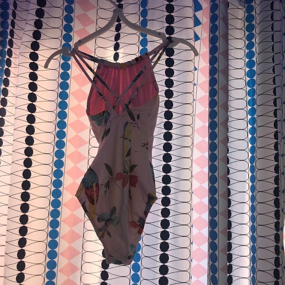 💖 Bathing Suit 💖 - Picture 2 of 3
